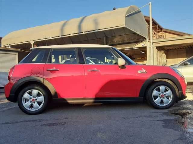 BMW MINI COOPER D 5DOOR 2019 Image 31