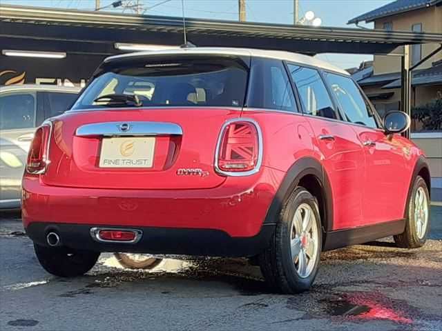 BMW MINI COOPER D 5DOOR 2019 Image 31