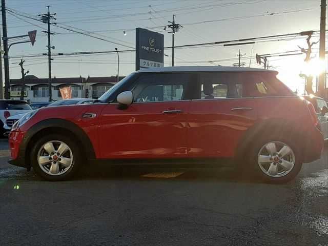 BMW MINI COOPER D 5DOOR 2019 Image 31