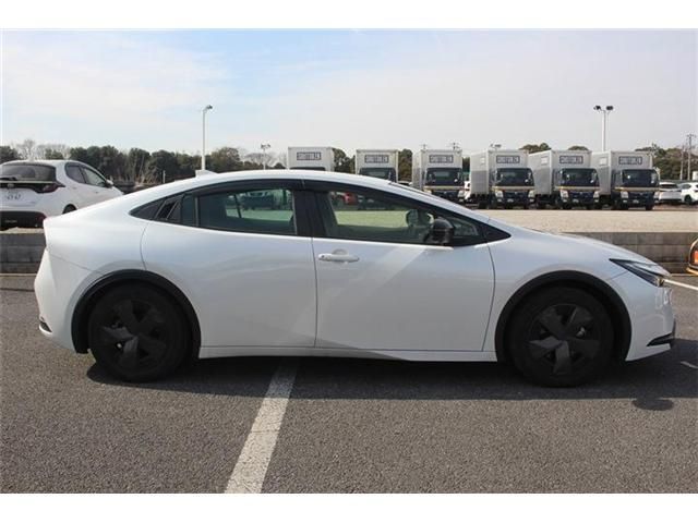 TOYOTA PRIUS 4WD 2023 Image 31