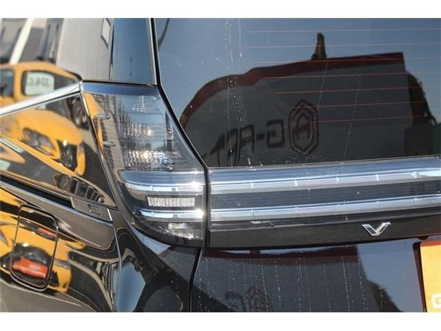 TOYOTA VOXY HYBRID 2022 Image 31