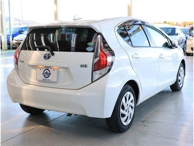 TOYOTA AQUA 2015 Image 31