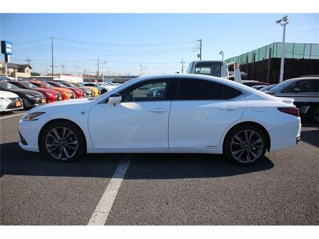 TOYOTA LEXUS ES300H 2019 Image 31