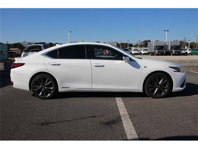 TOYOTA LEXUS ES300H 2019 Image 31