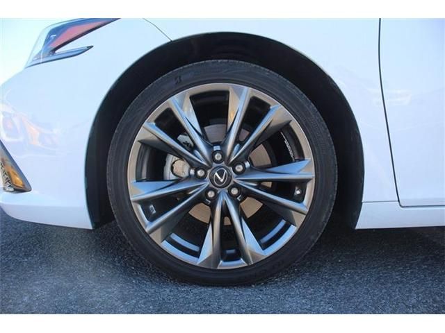 TOYOTA LEXUS ES300H 2019 Image 31