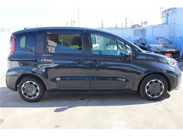 TOYOTA SIENTA HYBRID 2023 Image 31