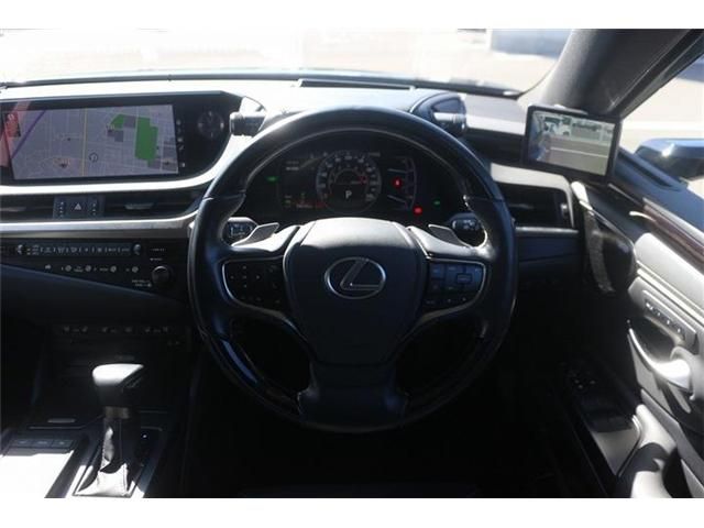 TOYOTA LEXUS ES300H 2019 Image 31