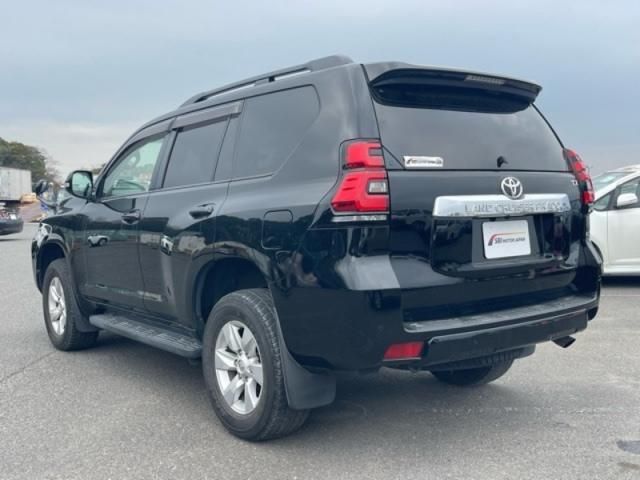 TOYOTA LANDCRUISER PRADO 2017 Image 31