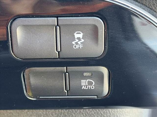 TOYOTA PRIUS 2019 Image 31