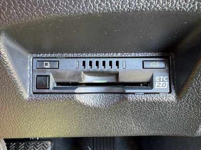 TOYOTA PRIUS 2019 Image 31