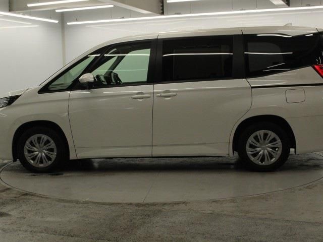 TOYOTA NOAH 2022 Image 31