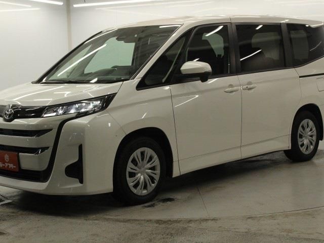 TOYOTA NOAH 2022 Image 31