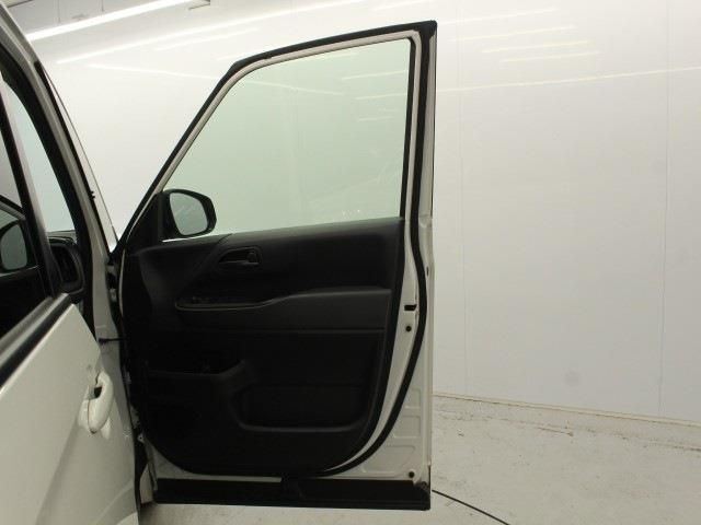 TOYOTA NOAH 2022 Image 31