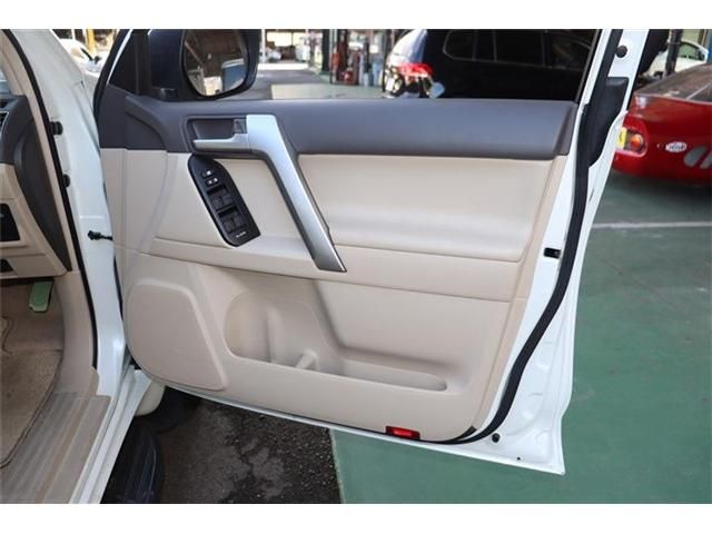 TOYOTA LANDCRUISER PRADO 2023 Image 31