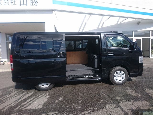 TOYOTA HIACE VAN 1.15T 2WD 2022 Image 31