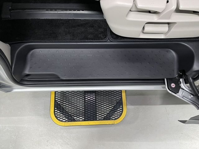 NISSAN SERENA  WG 2017 Image 31