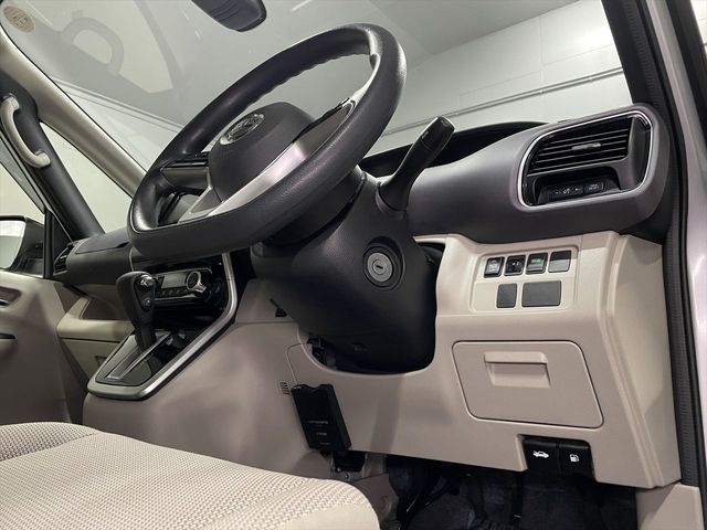 NISSAN SERENA  WG 2017 Image 31