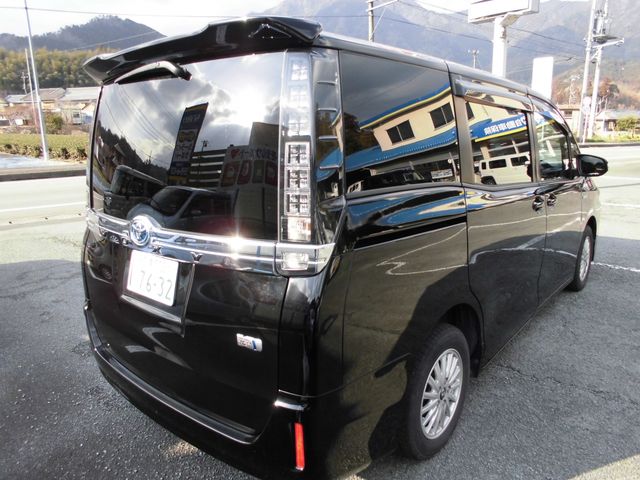 TOYOTA VOXY HYBRID 2015 Image 31