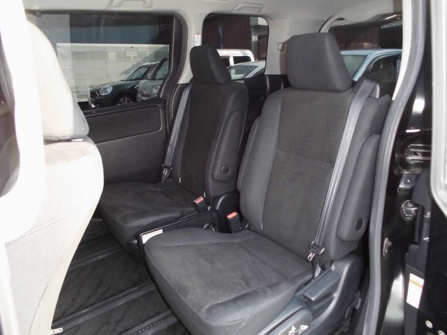 TOYOTA VOXY HYBRID 2015 Image 31