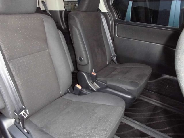 TOYOTA VOXY HYBRID 2015 Image 31