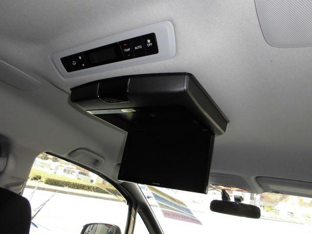 TOYOTA VOXY HYBRID 2015 Image 31