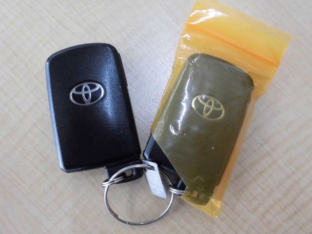 TOYOTA VOXY HYBRID 2015 Image 31