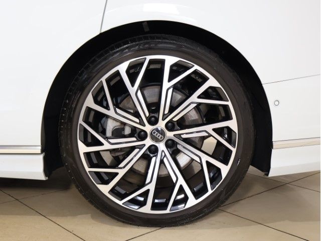 AUDI A8 2023 Image 31