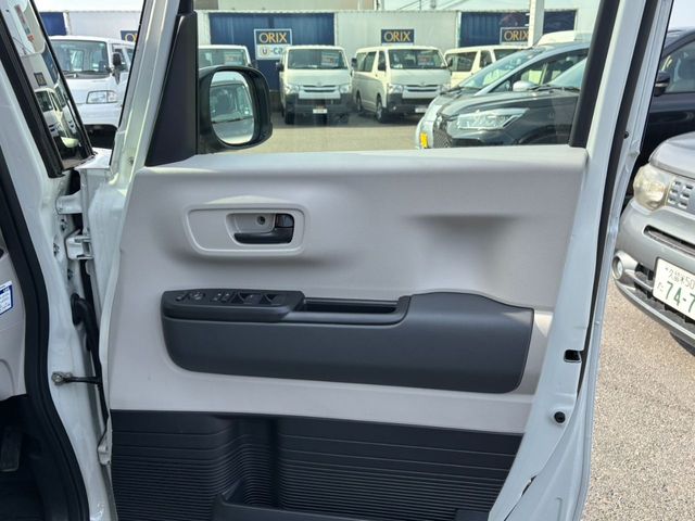 HONDA N BOX 2024 Image 31