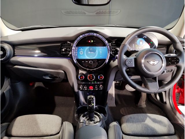 BMW MINI COOPER D 5DOOR 2022 Image 31