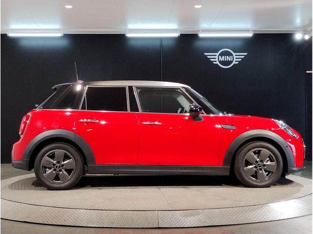 BMW MINI COOPER D 5DOOR 2022 Image 31