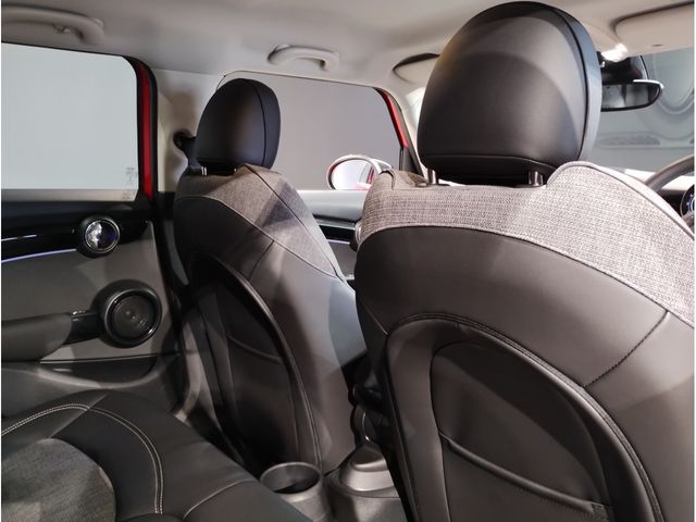 BMW MINI COOPER D 5DOOR 2022 Image 31