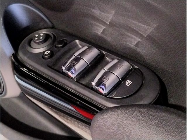 BMW MINI COOPER D 5DOOR 2022 Image 31