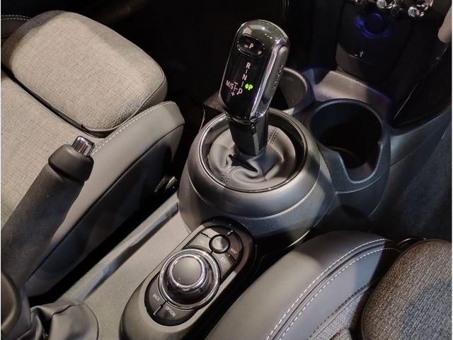 BMW MINI COOPER D 5DOOR 2022 Image 31