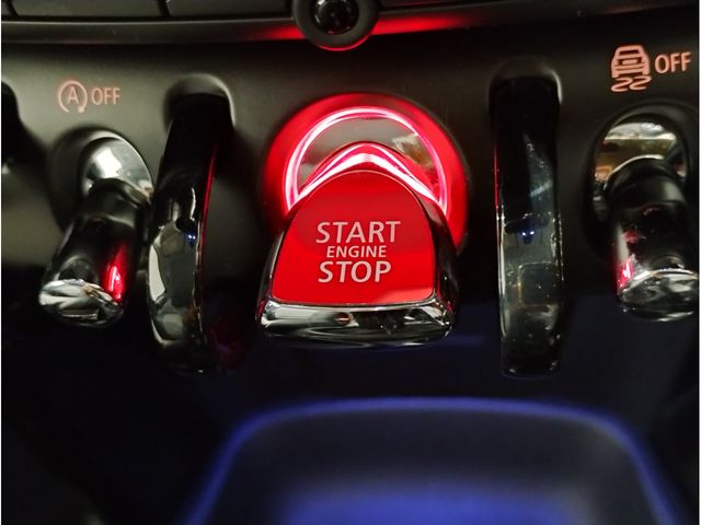 BMW MINI COOPER D 5DOOR 2022 Image 31