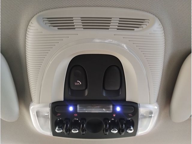 BMW MINI COOPER D 5DOOR 2022 Image 31