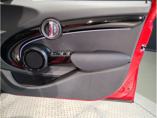 BMW MINI COOPER D 5DOOR 2022 Image 31