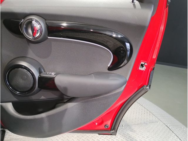 BMW MINI COOPER D 5DOOR 2022 Image 31