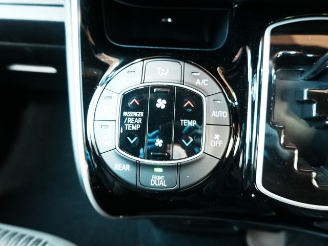 TOYOTA VOXY 2020 Image 31