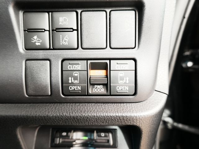 TOYOTA VOXY 2020 Image 31