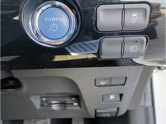 TOYOTA PRIUS 4WD 2015 Image 31