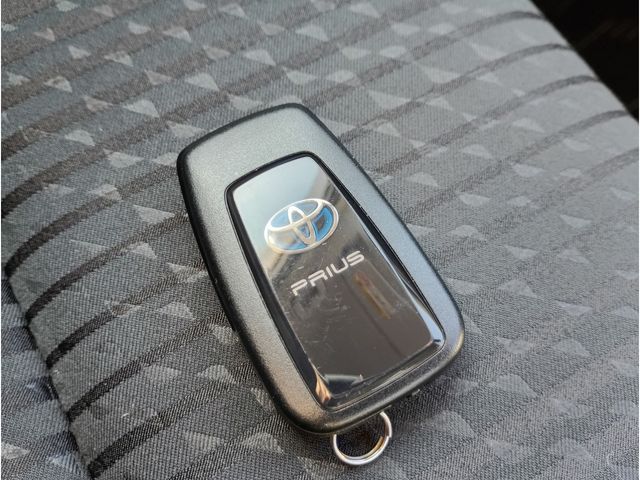 TOYOTA PRIUS 4WD 2015 Image 31