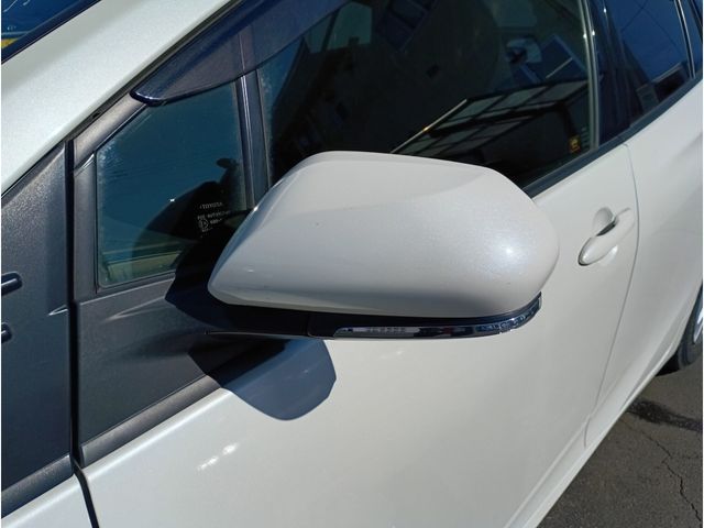 TOYOTA PRIUS 4WD 2015 Image 31