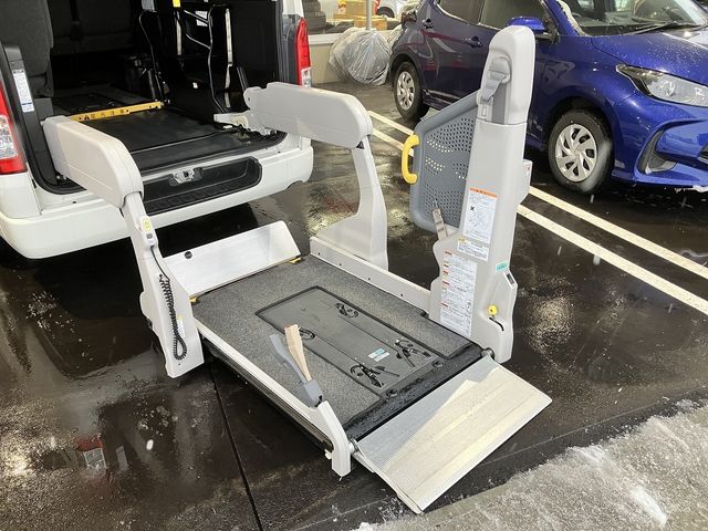 TOYOTA HIACE VAN 4WD 2018 Image 31