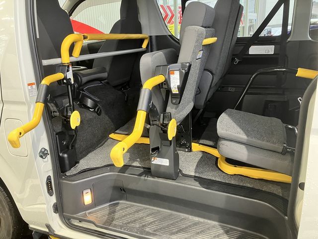 TOYOTA HIACE VAN 4WD 2018 Image 31