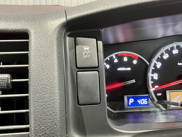 TOYOTA HIACE VAN 4WD 2018 Image 31