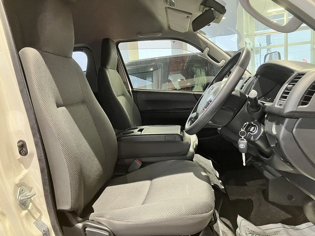 TOYOTA HIACE VAN 4WD 2018 Image 31