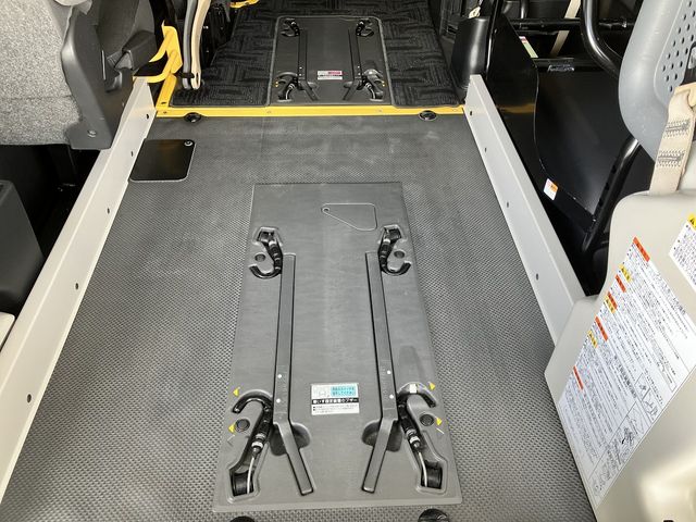 TOYOTA HIACE VAN 4WD 2020 Image 31