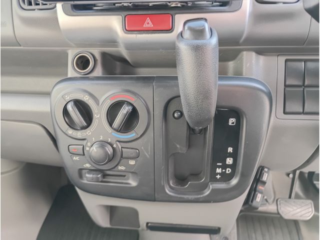 NISSAN NV100 CLIPPER 2017 Image 31