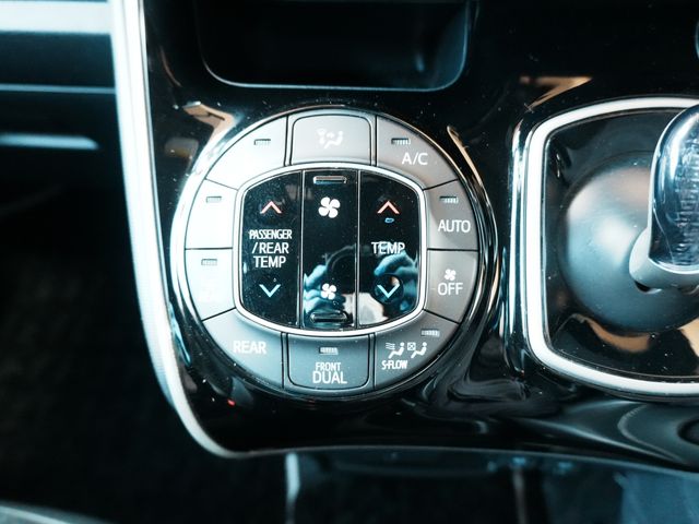 TOYOTA VOXY HYBRID 2021 Image 31