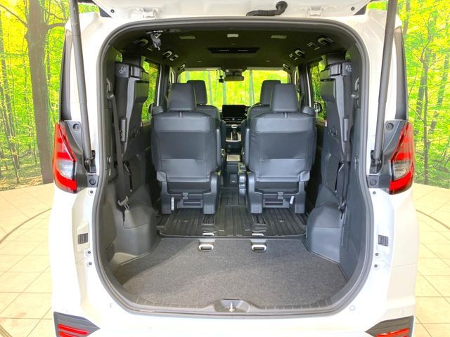 TOYOTA NOAH HYBRID 2024 Image 31